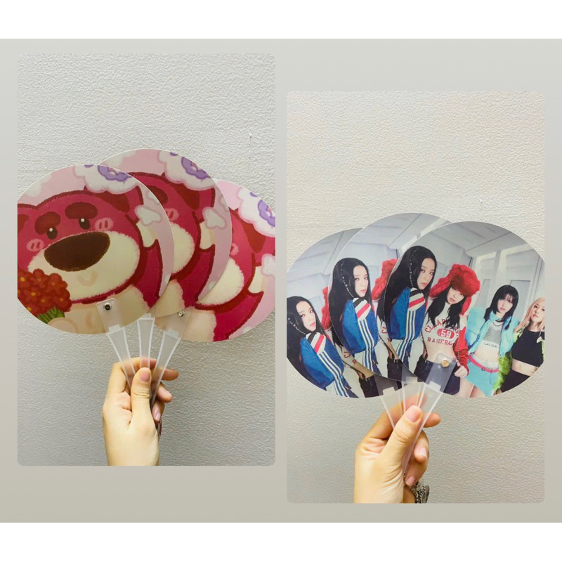 Quạt Cầm Tay Gấu Dâu, Quạt Nhựa Cầm Tay Hoạt Hình Dễ Thương, Quạt Black Pink, Quạt Mo Thơm, Quạt Đôrêmon