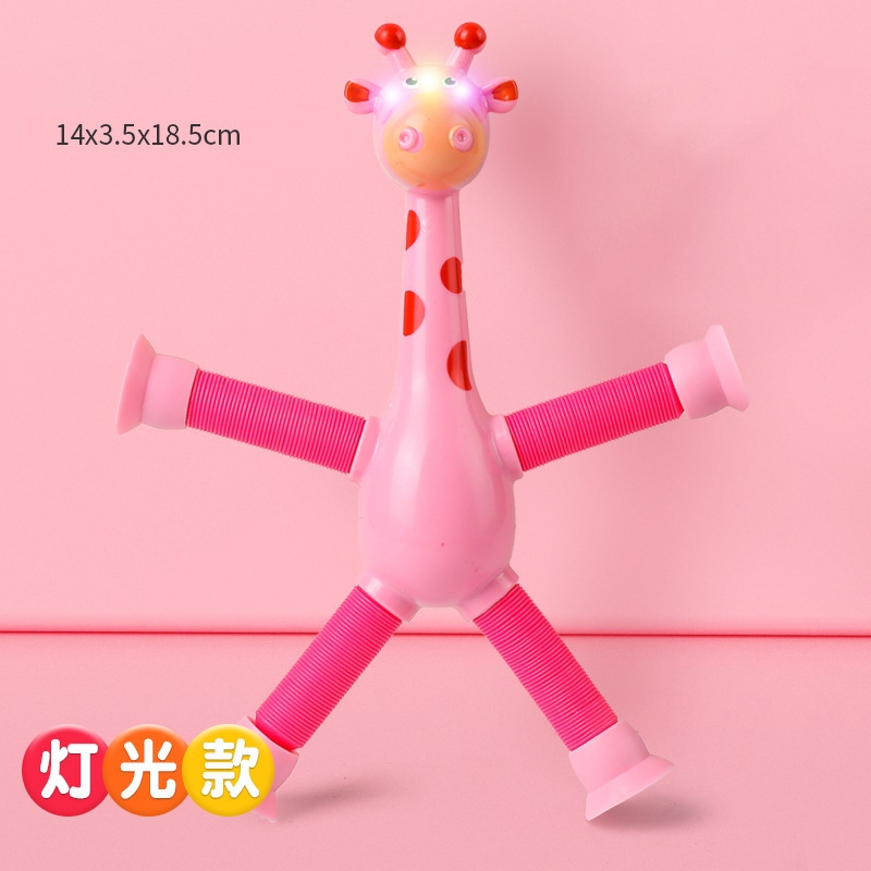 Hươu cao cổ phát sáng kéo dài tay chân dính tường.