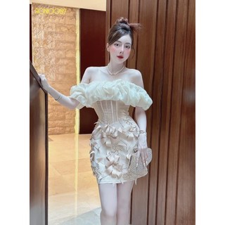 ĐẦM DÚN BÈO ĐÍNH HOA TRỄ VAI