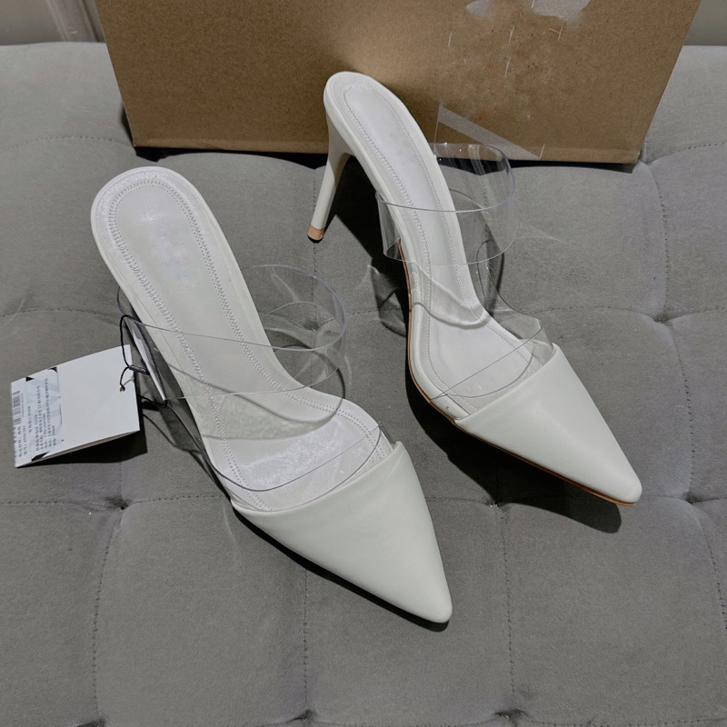 Giày sục mũi nhọn trắng ghi phối quai trong