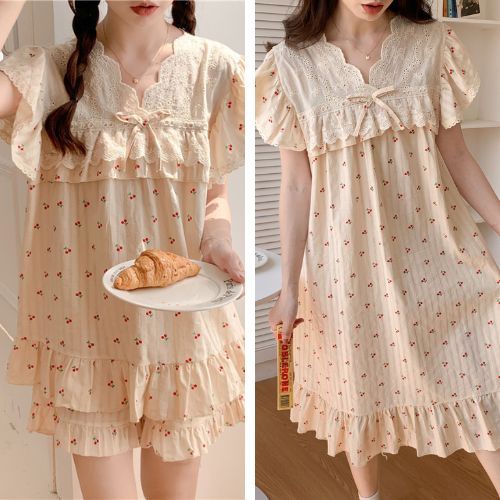 (SẴN) Set bộ ngắn mặc nhà tay cánh tiên họa tiết cherry màu kem quảng châu