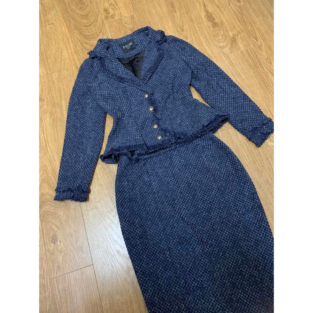 Bộ áo và chân váy Hallure size S