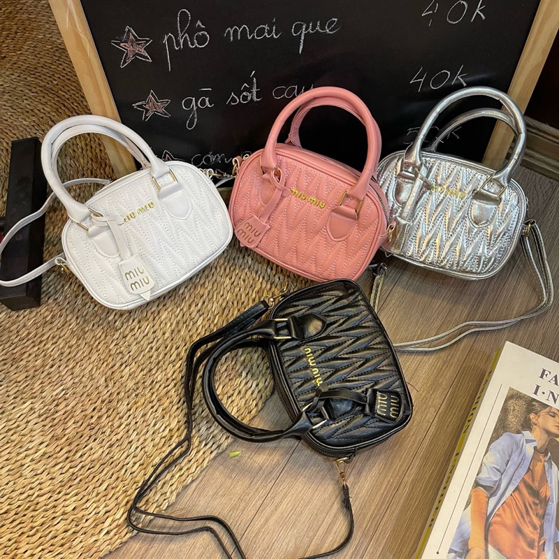 Túi đeo chéo MiuMiu 2 quai xách Mã 2 thêu chỉ nhọn logo tag vàng