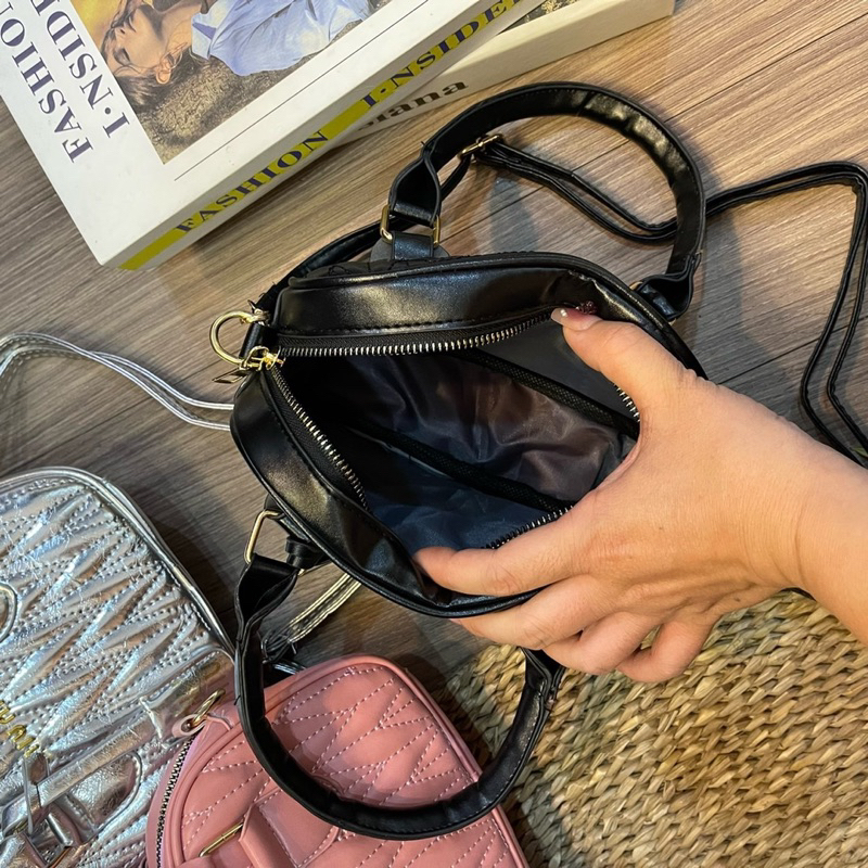 Túi đeo chéo MiuMiu 2 quai xách Mã 2 thêu chỉ nhọn logo tag vàng