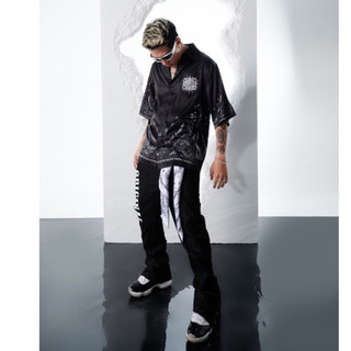Quần jeans ống loe OY màu đen có khoá kéo ống quần