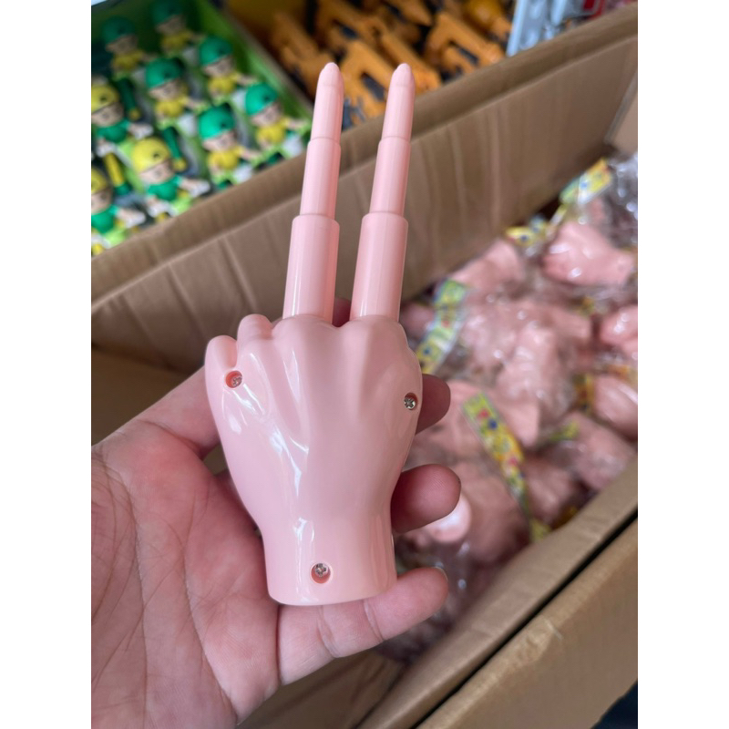 Bàn tay đồ chơi hot trend