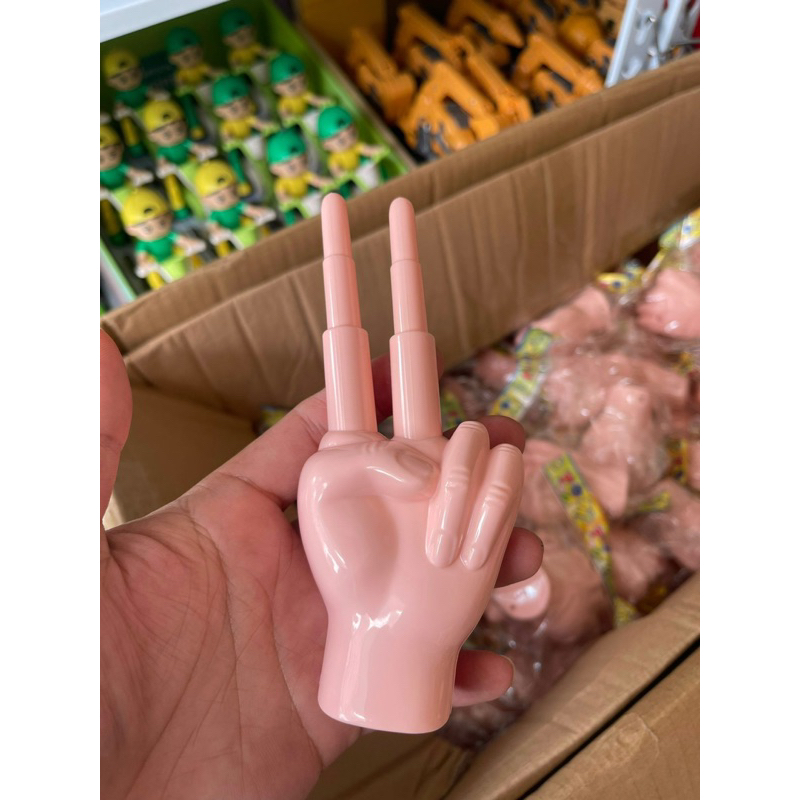 Bàn tay đồ chơi hot trend