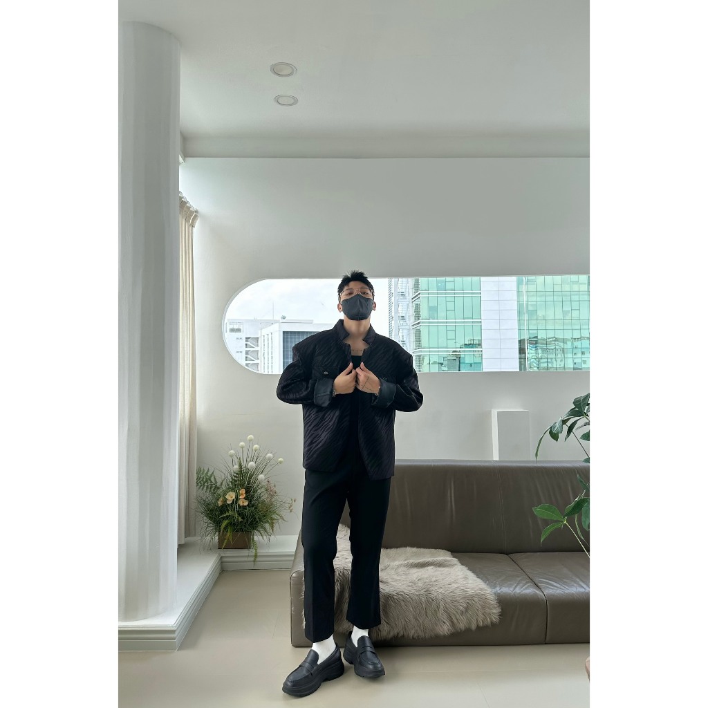 Vest đen vằn form boxy