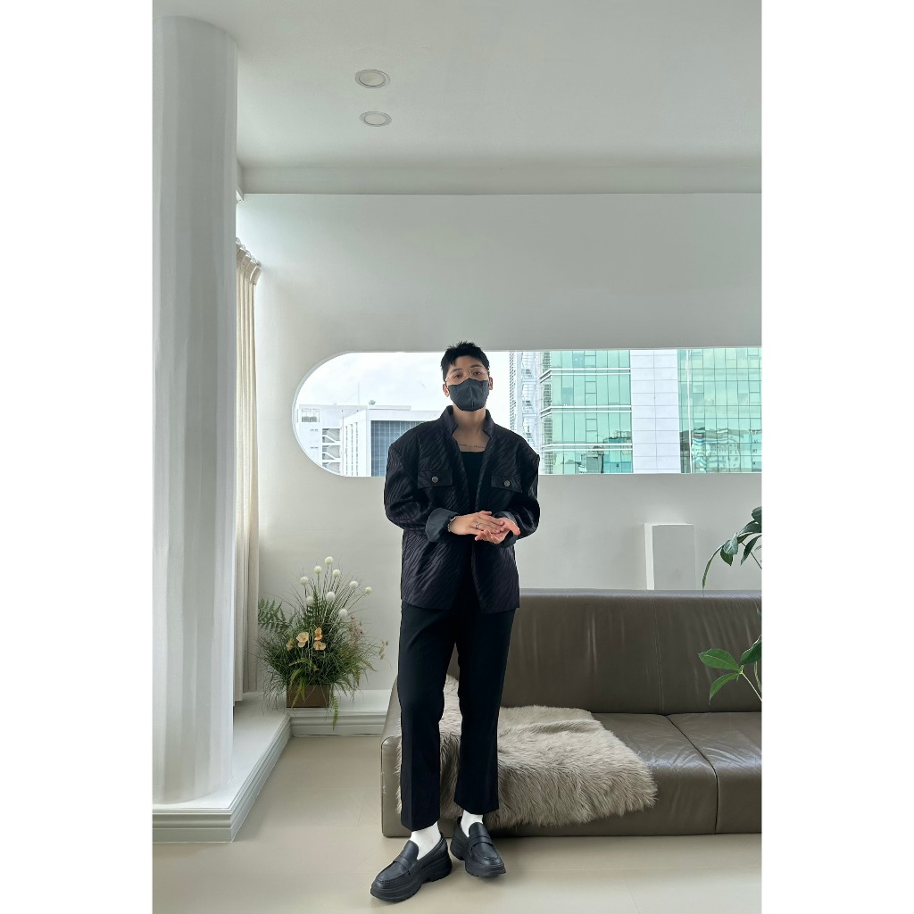 Vest đen vằn form boxy