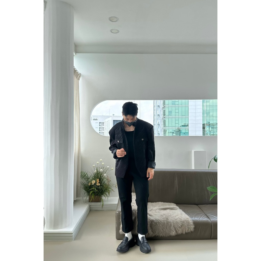 Vest đen vằn form boxy