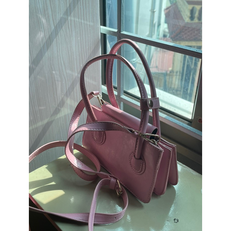 Pass túi đeo chéo màu hồng