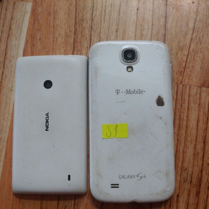 1 cập xác nokia và ss s4 như hình máy ko pin
