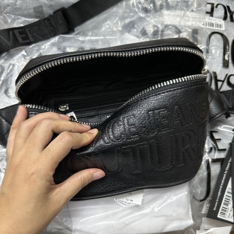 TÚI BAO TỬ VERSAC.E JEANS 2023