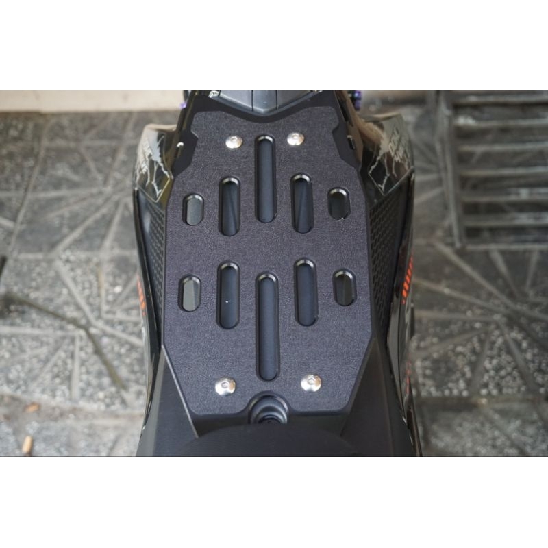 MẶT NHÔM THAY THẾ CHO BAGA TRƯỚC RAIDER FI150 siêu gọn PVTECHNIK