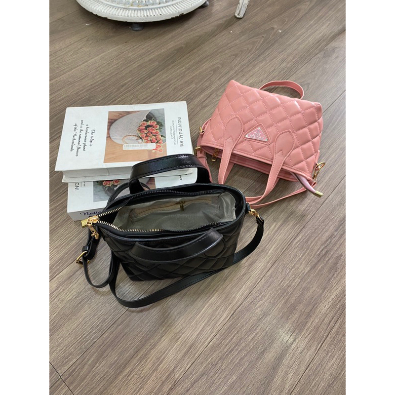 Túi nữ đeo chéo vải dù mác Pra 2 quai xách cầm tay 2 màu đen hồng