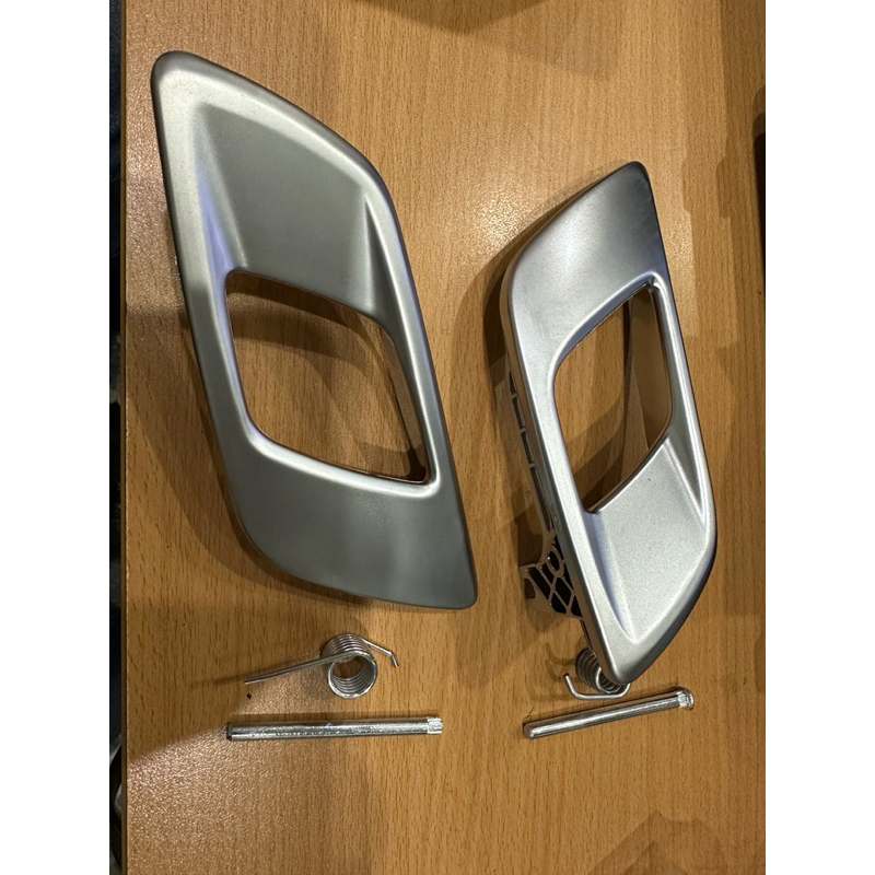 Tay mở cửa trong xe Ford Ranger, Everest