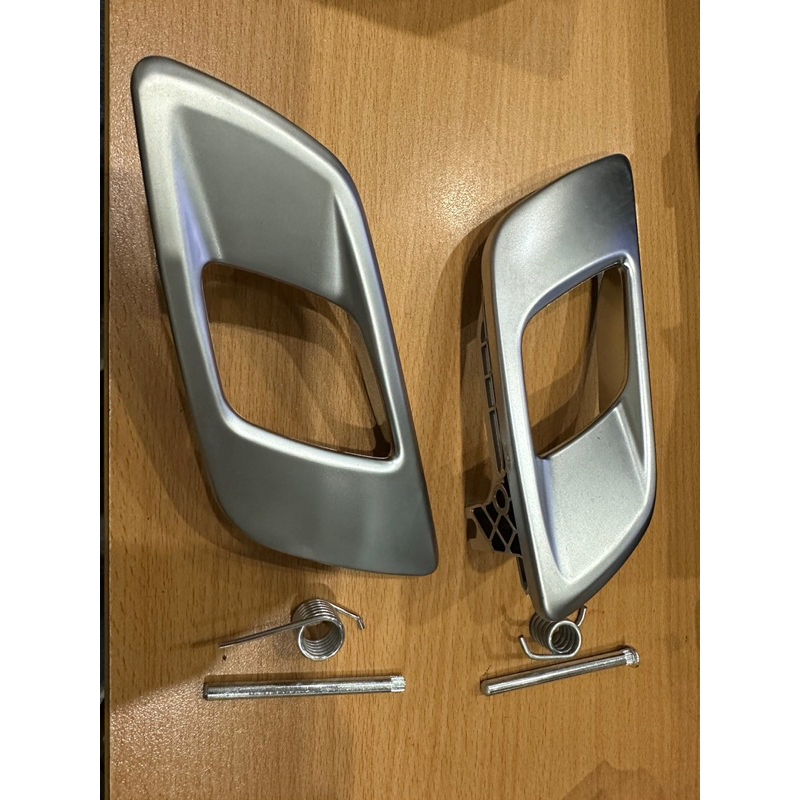 Tay mở cửa trong xe Ford Ranger, Everest