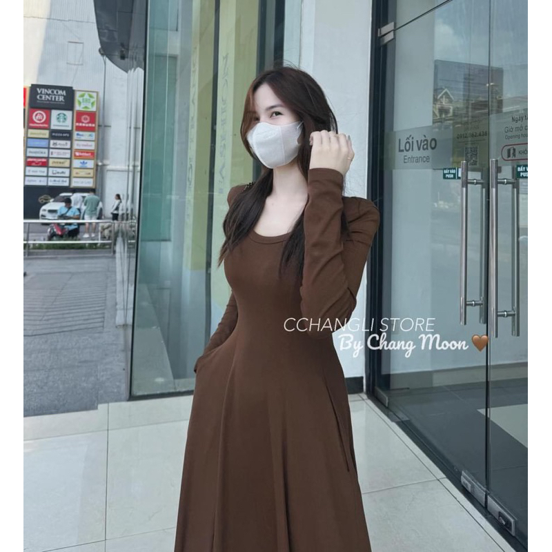 Váy zip nâu cổ vuông phối chân xoè