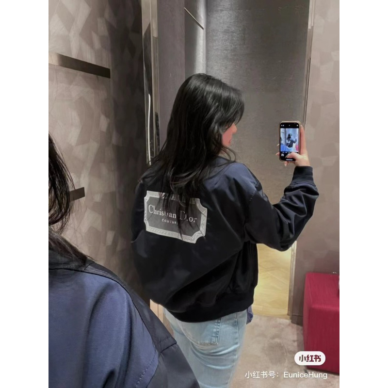 Áo khoác bomber nam nữ Di.or vải gió trơn thêu logo chữ sau lưng bo ống chun 2 lớp dày dặn  HOT TREND 2023