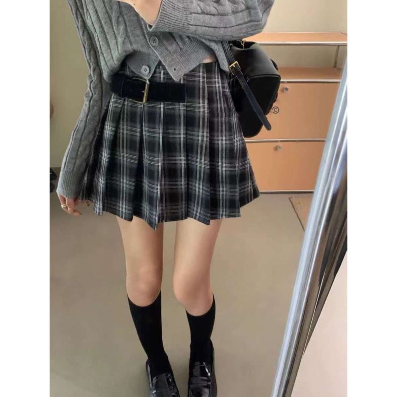 2567 chân váy xếp ly kẻ đai da