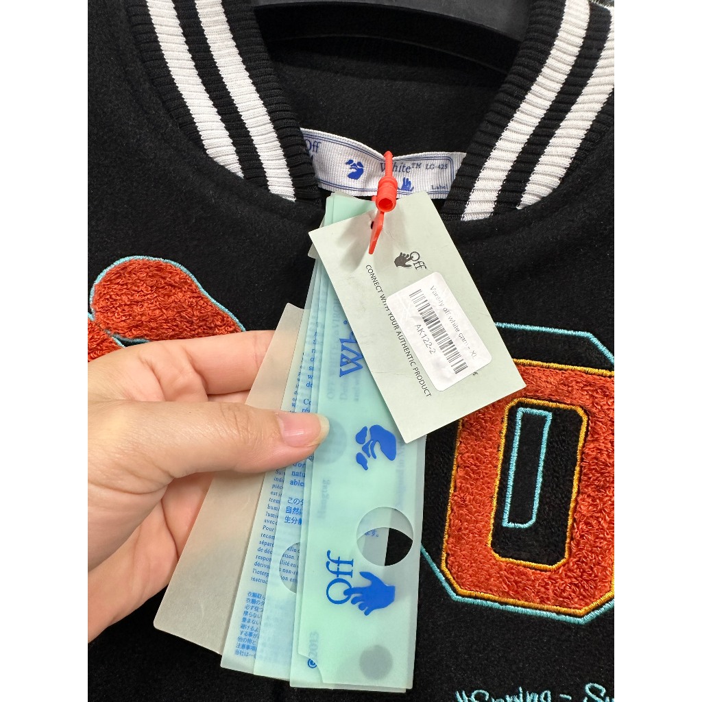 Áo khoác varsity off white cam
