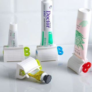 Cuộn ép nặn tuýp kem đánh răng