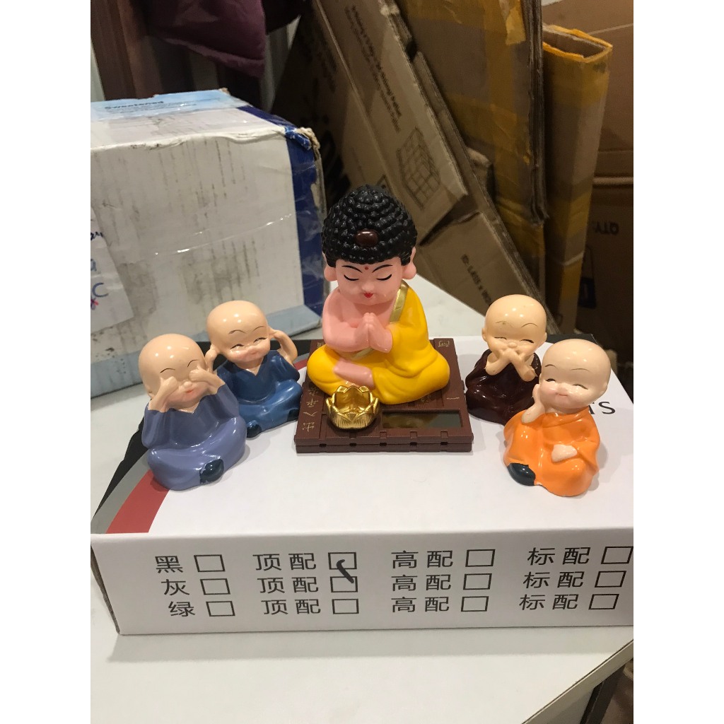 Tượng Phật Như Lai chạy bằng năng lượng mặt trời - trang trí taplo ô tô