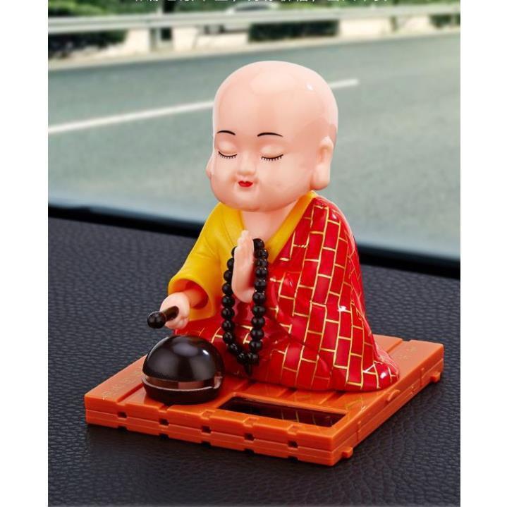 Tượng Phật Như Lai chạy bằng năng lượng mặt trời - trang trí taplo ô tô