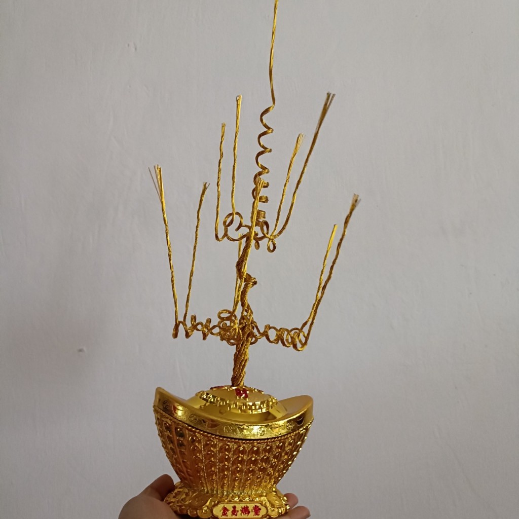 Gốc cây lẽm làm sẵn, gốc kim tiền, thân kẽm làm hoa, cành vàng lá ngọc