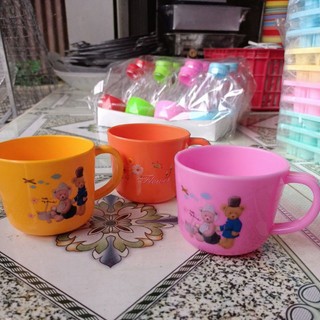 cốc, tách nhựa uống nước