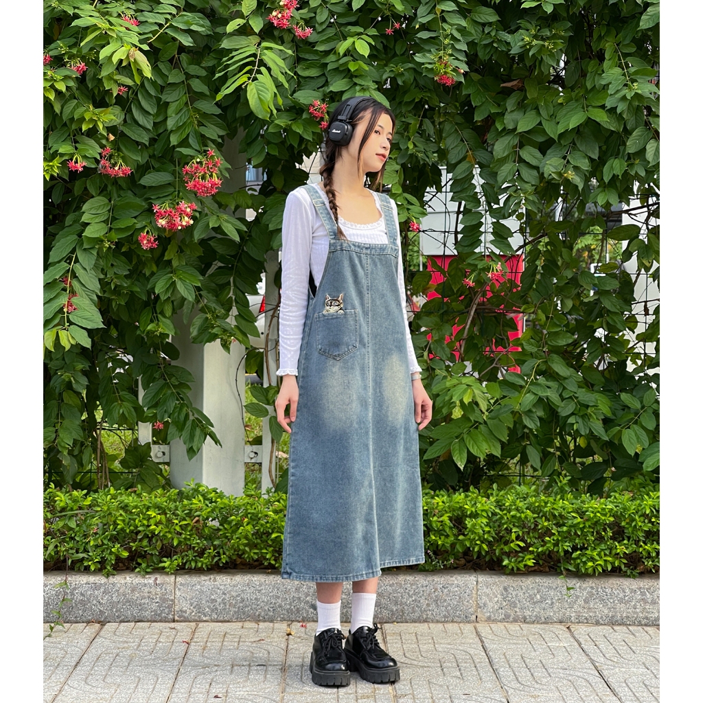 Váy yếm jean dài RETRO phai phủ vàng dáng suông, váy yếm dài jeans baggy đai liền sau thêu HÌNH MÈO Y4XS03 - JEANBOO