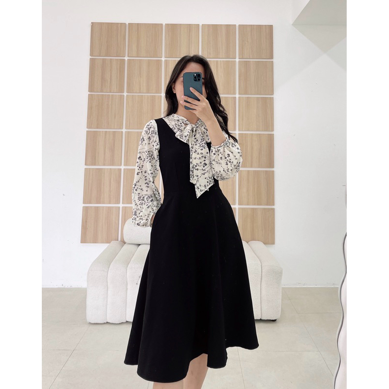 Váy Đen phối lụa hoa nhí nơ cổ