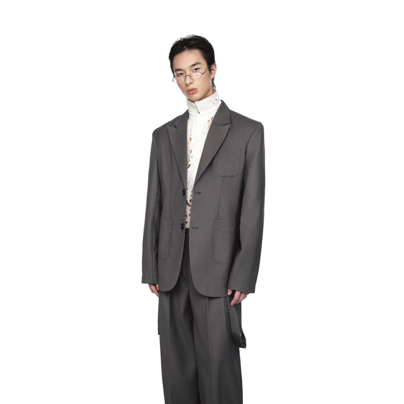 Áo khoác Blazer dáng menswear chất liệu tuytxi Noah và quần đi kèm 2 dây đeo vai