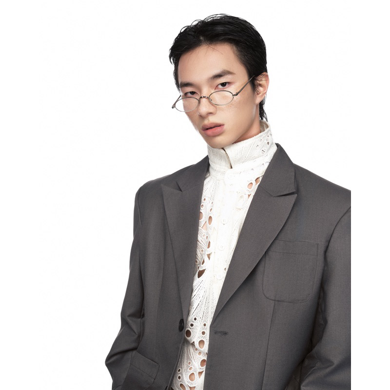 Áo khoác Blazer dáng menswear chất liệu tuytxi Noah và quần đi kèm 2 dây đeo vai