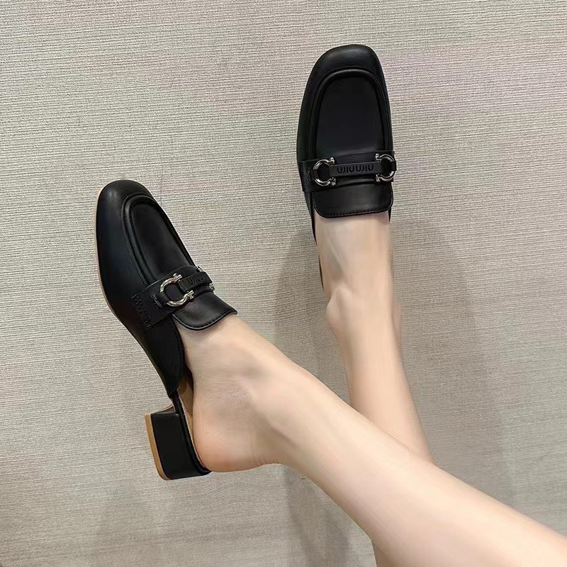 Giày Sục Nữ Da Mềm Đế 3p Mũi Vuông Khuy Khóa MiuMiu