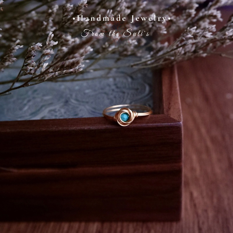 Nhẫn nữ đá quấn tròn thủ công, handmade