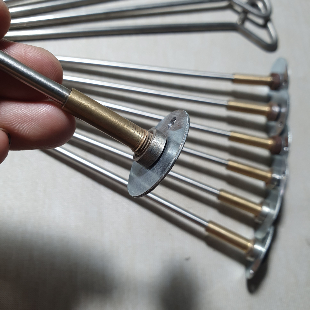 Combo 1 cây cắm inox + xích chân gà rừng