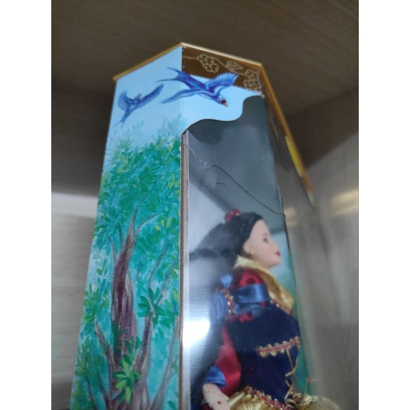 Búp bê barbie hộp bị nứt