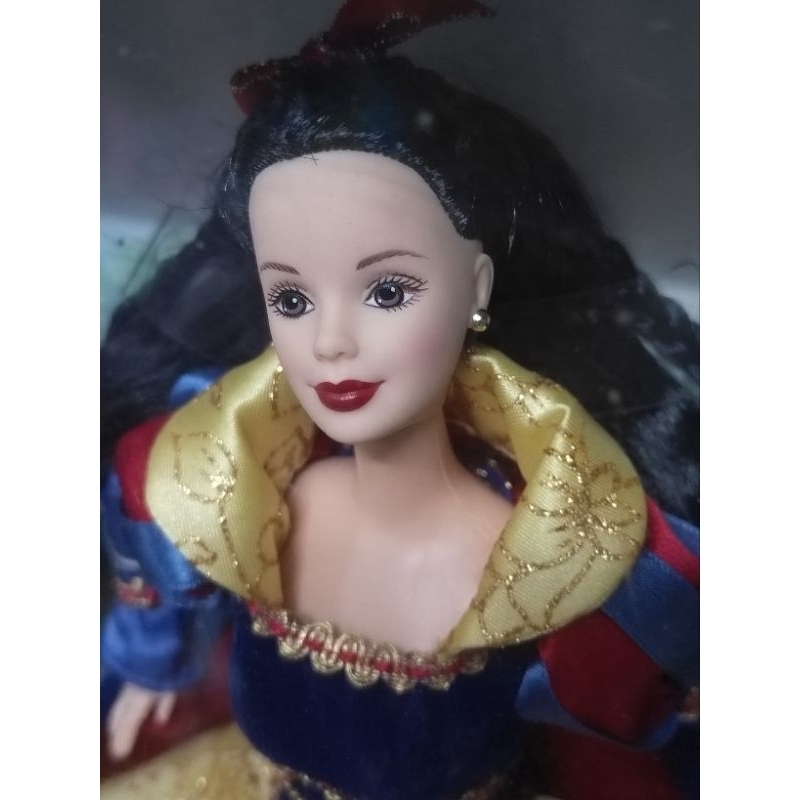 Búp bê barbie hộp bị nứt