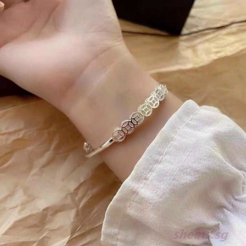 VÒNG TAY MẶT ĐỒNG XU KÈM HỘP NƠ SANG CHẢNH