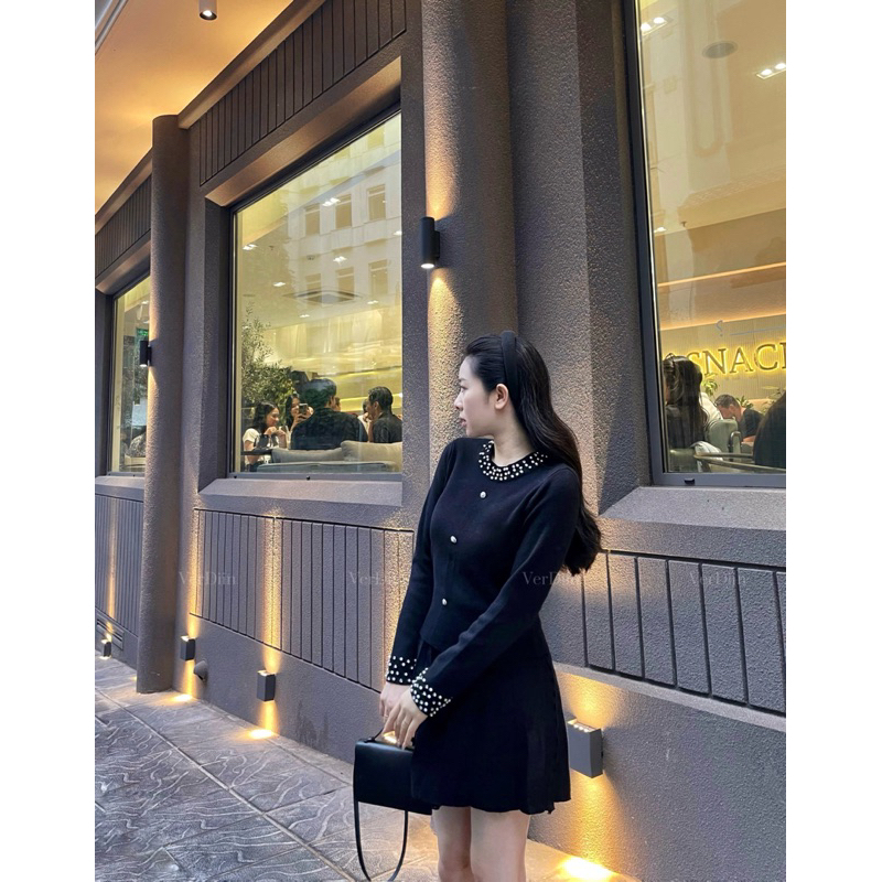 - SET LEN DÀI TAY ĐÍNH ĐÁ NGỌC HAI MÀU ĐEN KEM