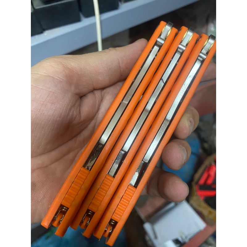 Rọc thùng hàng khui bia cờ lê Vạn Gia