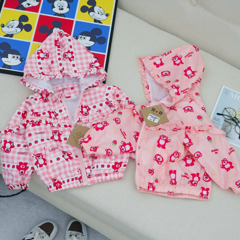 Áo khoác gió gấu dâu lotso hottrend 2 lớp xih yêu cho bé gái 8-18kg