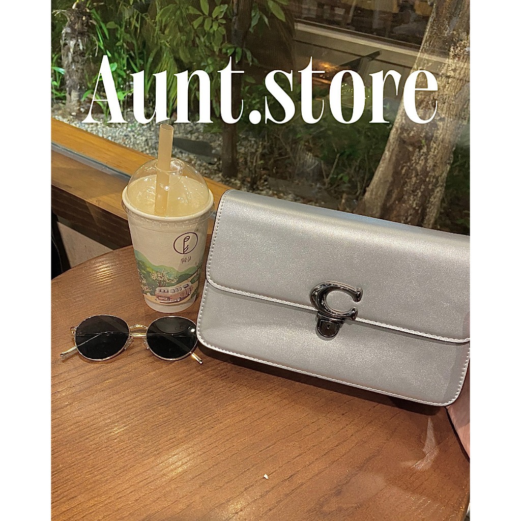 Túi c0ah STUDIO BAGUETTE loại 2 dây: 1 dây cắp nách, 1 dây đeo chéo