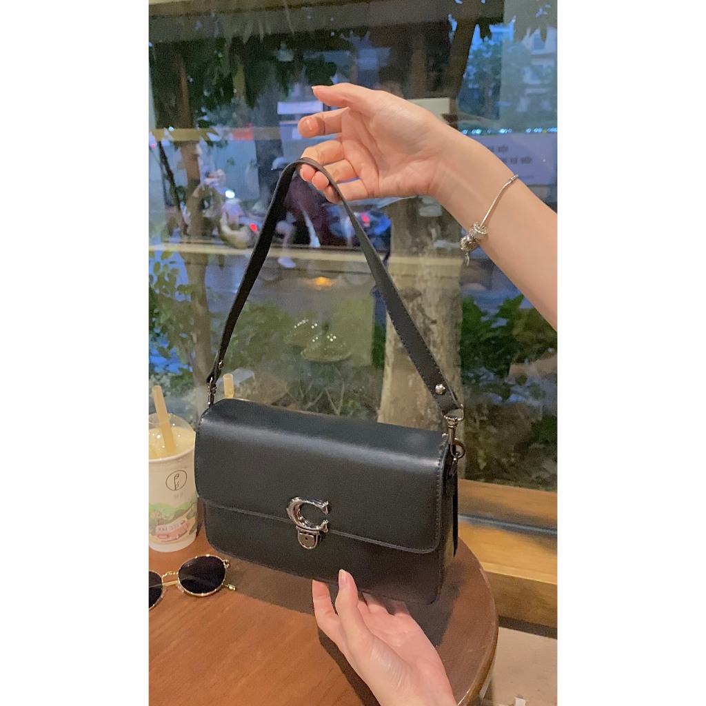 Túi c0ah STUDIO BAGUETTE loại 2 dây: 1 dây cắp nách, 1 dây đeo chéo