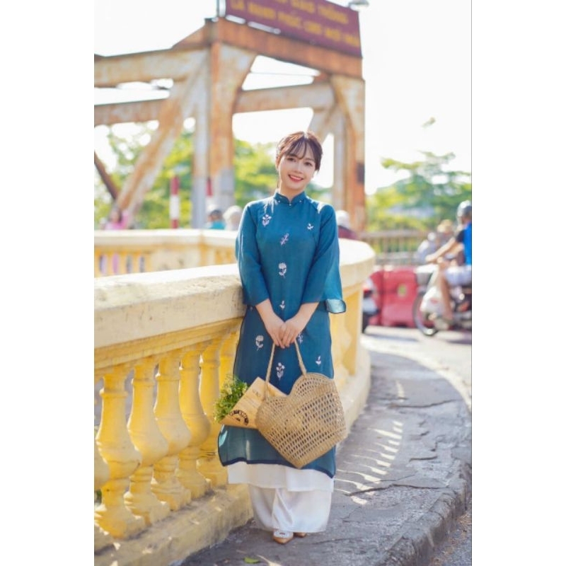 Aoa dài tơ crep thêu hoa 4 tà cao cấp giá rẻ mềm mại hàng may kĩ bán sỉ