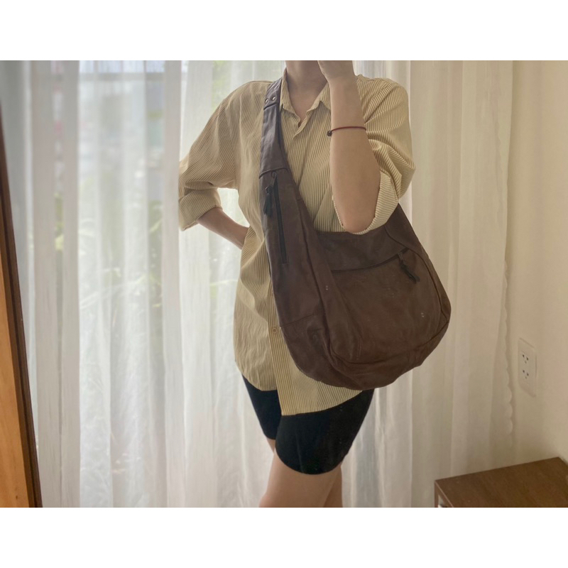 Túi hobo đeo chéo da thật size to trẻ trung màu nâu - secondhand