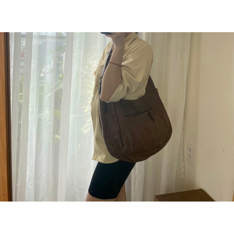 Túi hobo đeo chéo da thật size to trẻ trung màu nâu - secondhand
