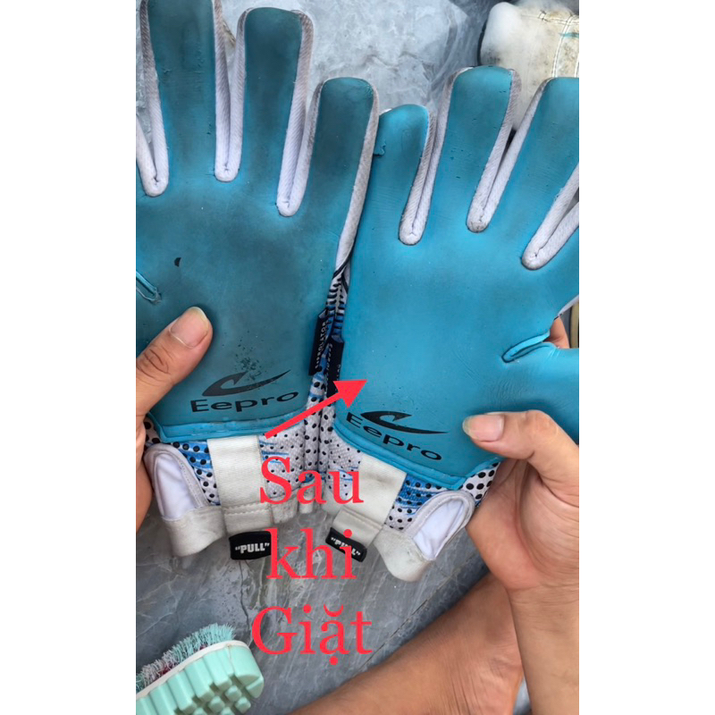 Bình Xịt Bọt Tuyết Vệ Sinh Găng Tay Thủ Môn, Giày Bóng Đá, Sneaker, Bình Xịt Giặt Khô Găng Giày 420ML