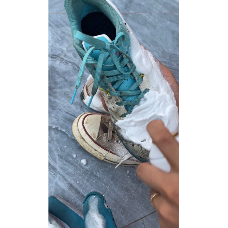 Bình Xịt Bọt Tuyết Vệ Sinh Găng Tay Thủ Môn, Giày Bóng Đá, Sneaker, Bình Xịt Giặt Khô Găng Giày 420ML